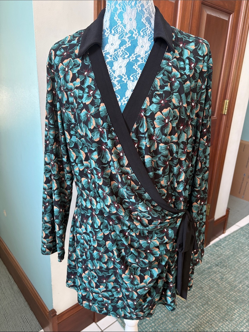 Anne Klein blouse Floral Wrap Top -
Black Green teal tan long sleeve size XL